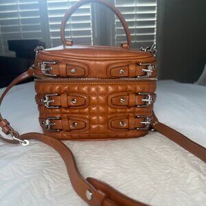 REBECCA MINKOFF HITCH HIKER OBLONG CROSSBODY - Caramel Color